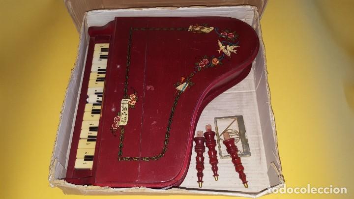 Juguetes antiguos y Juegos de colecci&oacute;n: PIANO DE COLA DE MADERA DE JUGUETE - MARCA REIG MODELO MINUE - EN SU CAJA ORIGINAL