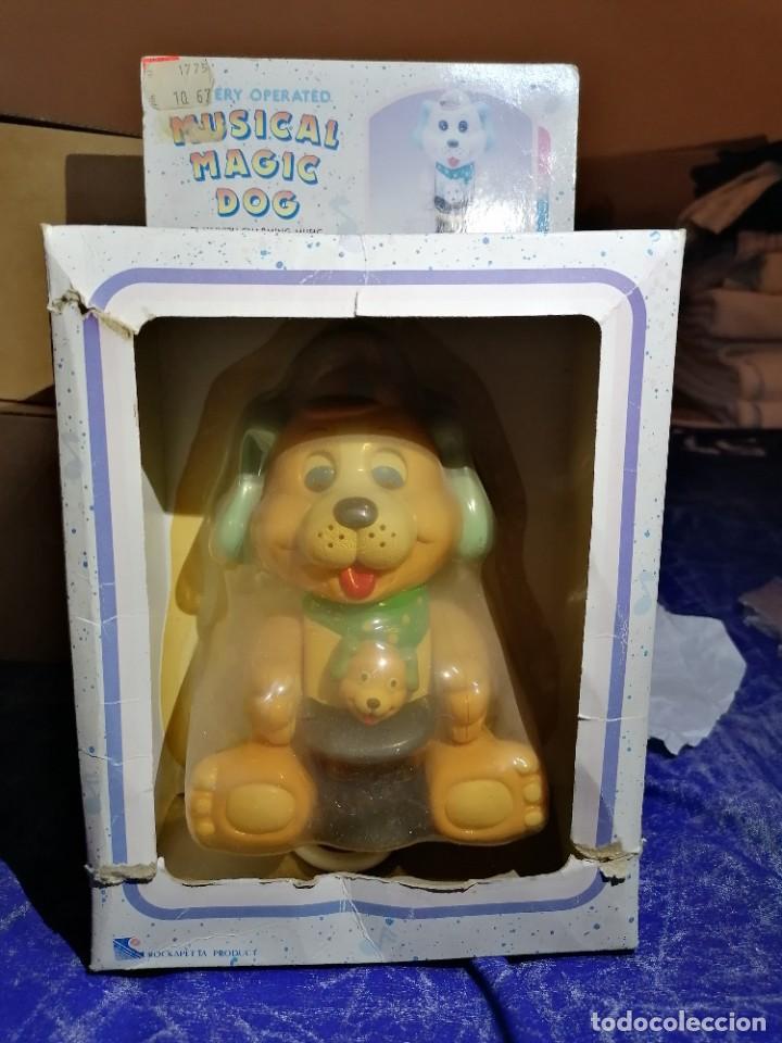 Juguetes antiguos y juegos de colecci&oacute;n: MUSICAL MAGIC DOG * PERRO MUSICAL TIRAR DE CUERDA * NUEVO SIN USAR NI ABRIR EN CAJA *
