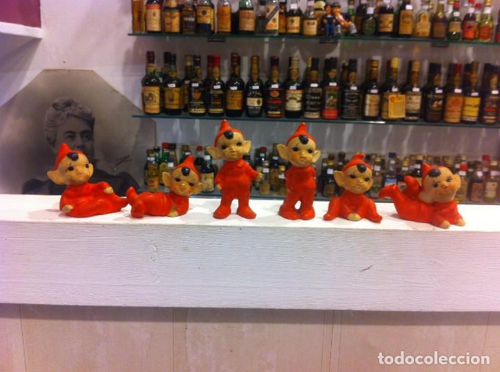 Juguetes antiguos y Juegos de colecci&oacute;n: 6 MU&Ntilde;ECOS PEQUE&Ntilde;OS CON GORRO. DUENDES