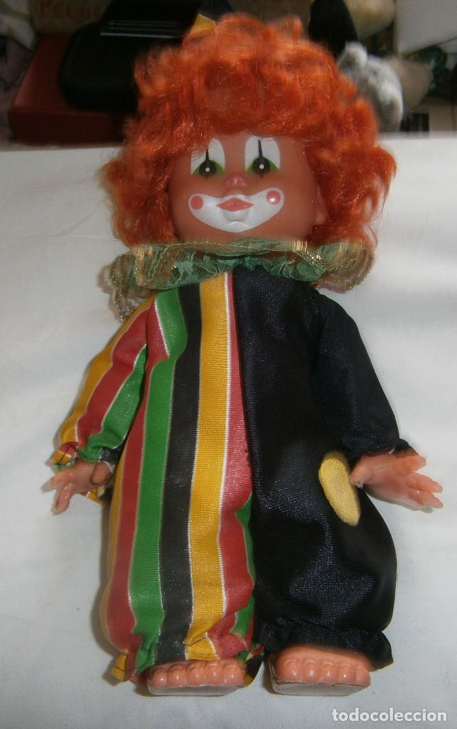 Altes Spielzeug und Spiele: mu&ntilde;eca vestida de payaso cara de goma y cuerpo duro