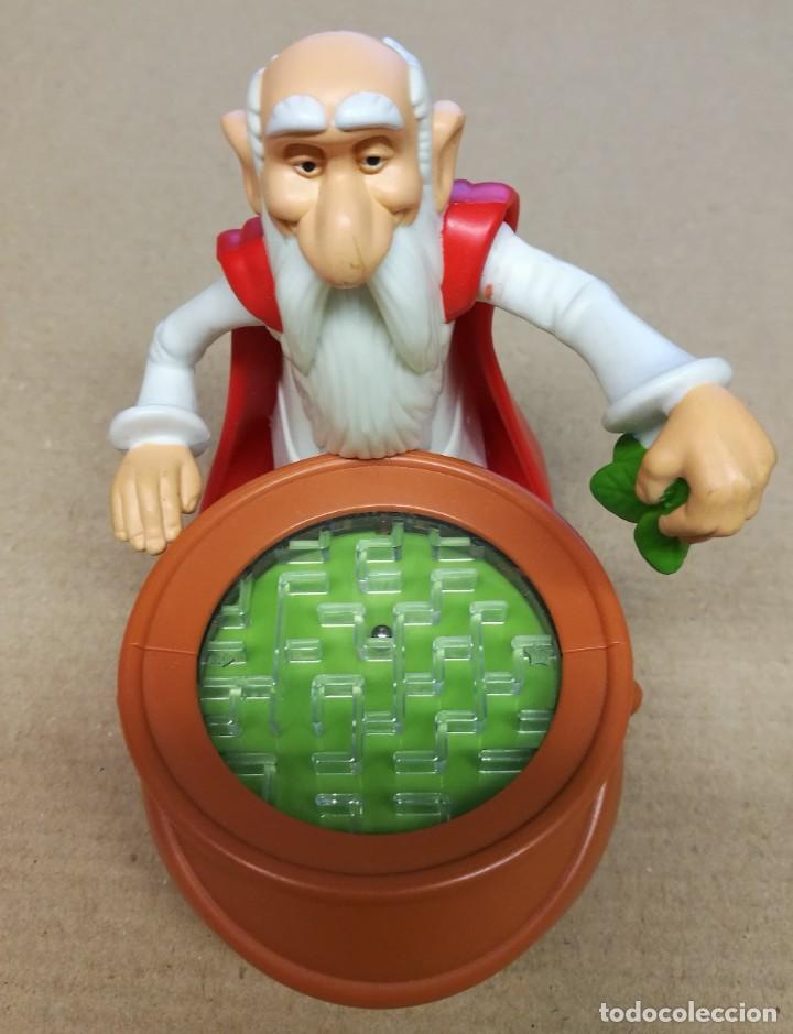 Juguetes antiguos y Juegos de colecci&oacute;n: FIGURA PANOR&Aacute;MIX CON JUEGO LABERINTO C&Oacute;MIC DE AST&Eacute;RIX Y OBELIX UDERZO JUGUETE MU&Ntilde;ECO MCDONALDS