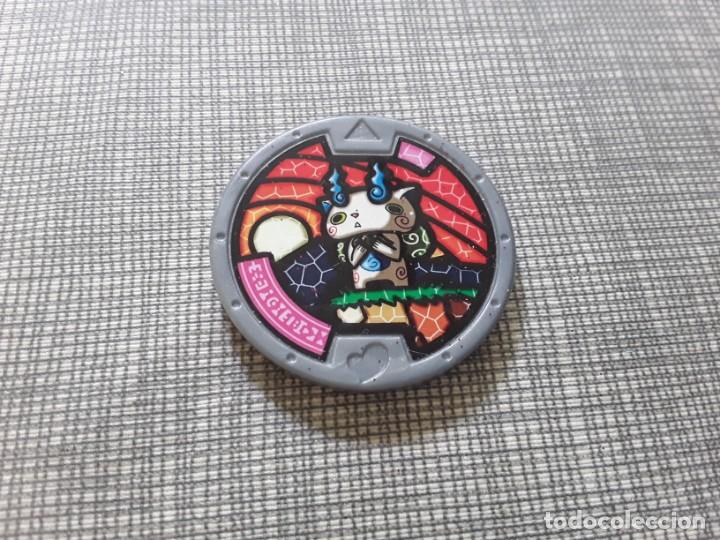 Juguetes antiguos y juegos de colecci&oacute;n: Tazo marca hasbro con c&oacute;digo escaneable