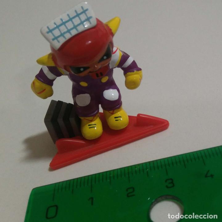 Juguetes antiguos y Juegos de colecci&oacute;n: figura mu&ntilde;eco miniatura haribo espacial espacio astronauta mu&ntilde;eco mini snowboard skate