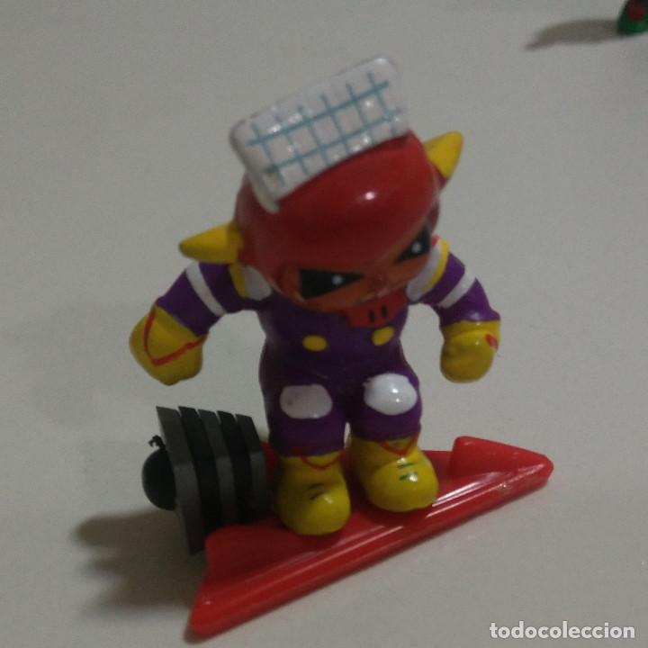 Juguetes antiguos y Juegos de colecci&oacute;n: figura mu&ntilde;eco miniatura haribo espacial espacio astronauta mu&ntilde;eco snowboard skate