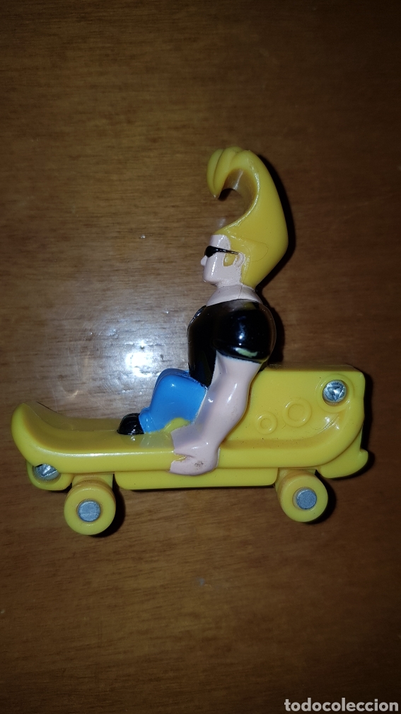 Juguetes antiguos y Juegos de colecci&oacute;n: Figura juguete Johnny Bravo en monopat&iacute;n mu&ntilde;eco colecci&oacute;n a&ntilde;os 90