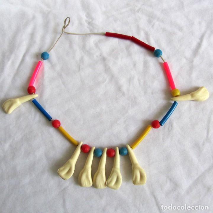 Brinquedos antigos e Jogos de cole&ccedil;&atilde;o: Antiguo collar de juguete con dientes de pl&aacute;stico