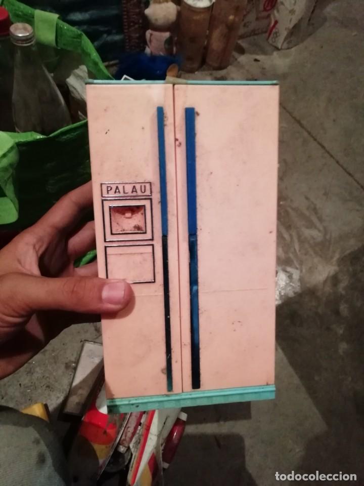 Juguetes antiguos y juegos de colecci&oacute;n: Antigua nevera casa de mu&ntilde;ecas pl&aacute;stico Palau