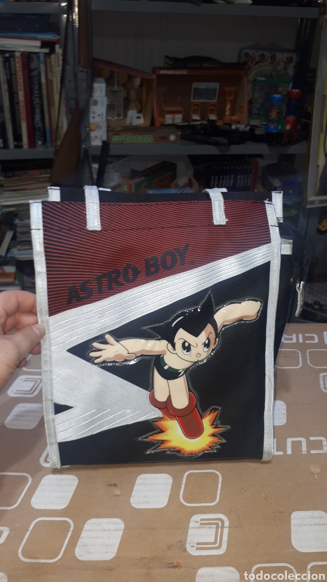 Juguetes antiguos y juegos de colecci&oacute;n: Bolsa merchandaising VIDEOJUEGO ASTRO BOY CASI NUEVA