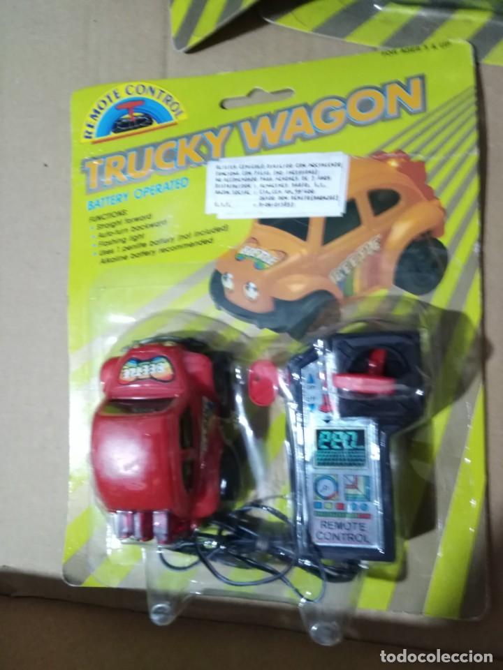 Juguetes antiguos y Juegos de colecci&oacute;n: antiguo blister coche dirigido por cable trucky wagon volkwagen beatles escarabajo kiosko de los 80