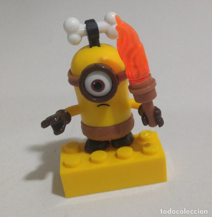 Juguetes antiguos y Juegos de colecci&oacute;n: MINION MEGA BLOCK prehistoria MU&Ntilde;ECO BLOQUE BLOK MINIONS PELICULA MU&Ntilde;ECO PIEZAS FIGURA fuego