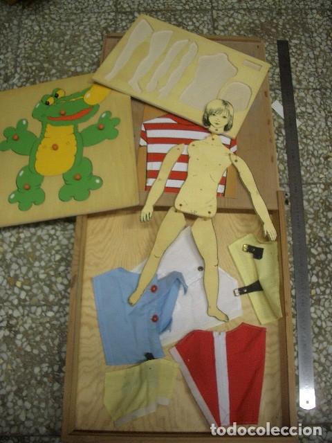 Juguetes antiguos y juegos de colecci&oacute;n: Gran caja de madera con tres juegos para ni&ntilde;os material de colegio. VEr fotos