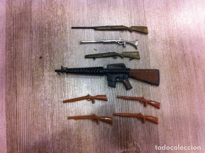 Juguetes antiguos y Juegos de colecci&oacute;n: 8 ESCOPETAS - RIFLES FAMOBIL.