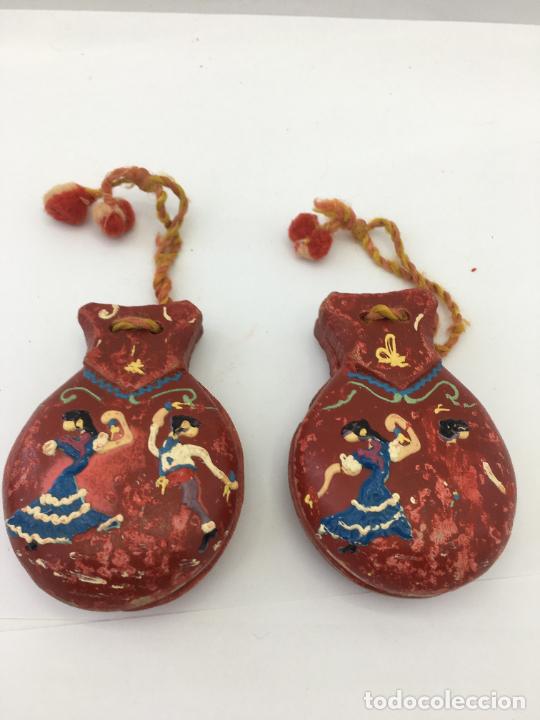 Juguetes antiguos y Juegos de colecci&oacute;n: CASTA&Ntilde;UELAS DE NI&Ntilde;A - A&Ntilde;OS 70/80 - DESGASTE DE USO , CORDELES BIEN - MIDEN 8,50 X 6,50 CM.