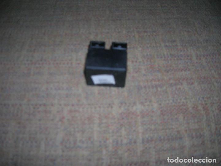 Juguetes antiguos y juegos de colecci&oacute;n: Rel&eacute; para juguetes electricos. 032961. HT65021. Mide 3 x 3 cm.