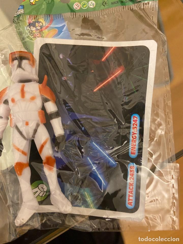 Juguetes antiguos y Juegos de colecci&oacute;n: STAR WARS FIGURA CON CROMO NO SE QUIEN ES 10 CM DE ALTO NUEVO