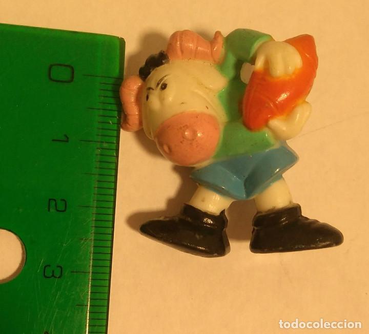 Juguetes antiguos y Juegos de colecci&oacute;n: mini animales deportistas deportes cerdito conejo mu&ntilde;eco figurita figura bufalo rugby YOPLAIT