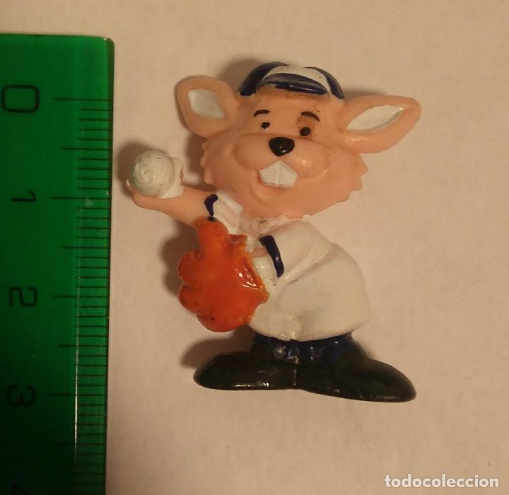 Juguetes antiguos y Juegos de colecci&oacute;n: mini animal deportista deportes conejo rabbit mu&ntilde;eco figurita figura beisbol baseball yoplait