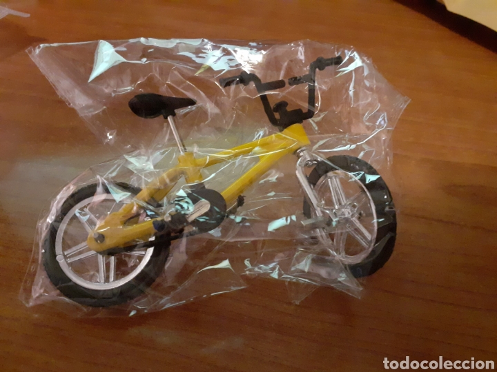 Juguetes antiguos y juegos de colecci&oacute;n: Bicicleta miniatura y monopatin skate 2 ruedas
