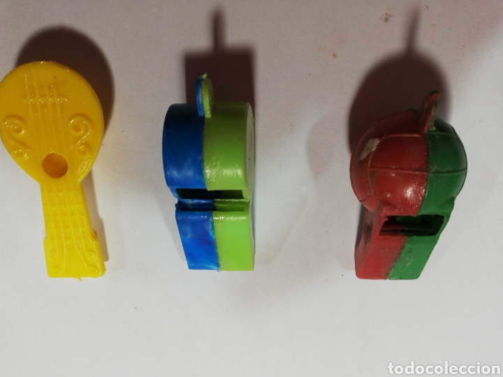 Brinquedos antigos e Jogos de cole&ccedil;&atilde;o: 3 SILBATOS DE PL&Aacute;STICO DURO.