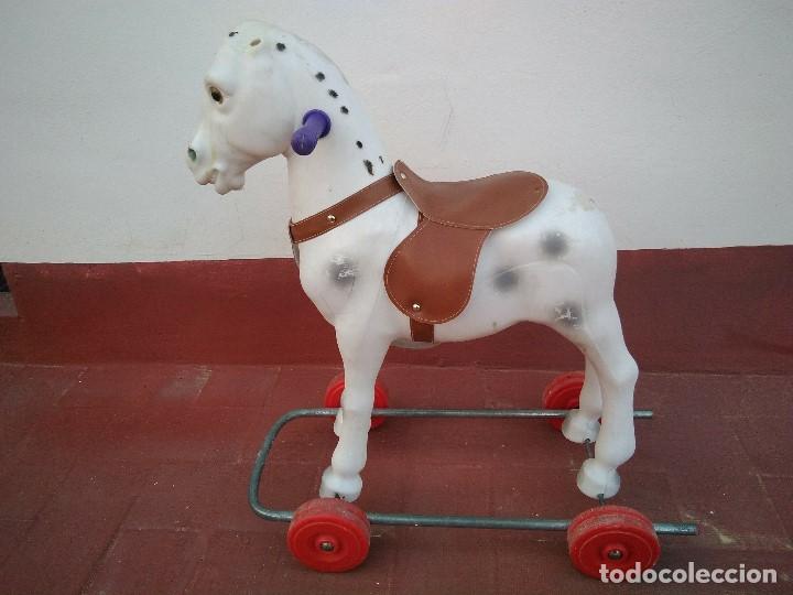 Juguetes antiguos y juegos de colecci&oacute;n: Antiguo caballo correpasillos para restaurar( leer decripcion )