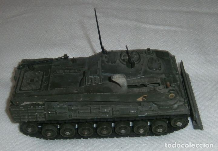 Juguetes antiguos y juegos de colecci&oacute;n: tanque leopard grua y excavadora movible dinky toys england a&ntilde;os 70