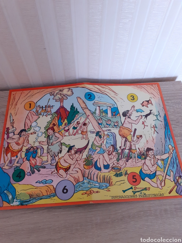 Juguetes antiguos y Juegos de colecci&oacute;n: Antiguo cart&oacute;n de juego prehistoria, a&ntilde;os 50 ,con dibujos Karpa