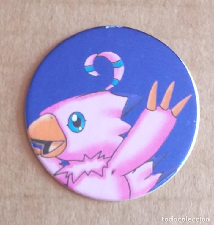 Juguetes antiguos y juegos de colecci&oacute;n: Tazo N&ordm; 22 DIGIMON Biyomon Fondo azul de MAGIC BOX INT.
