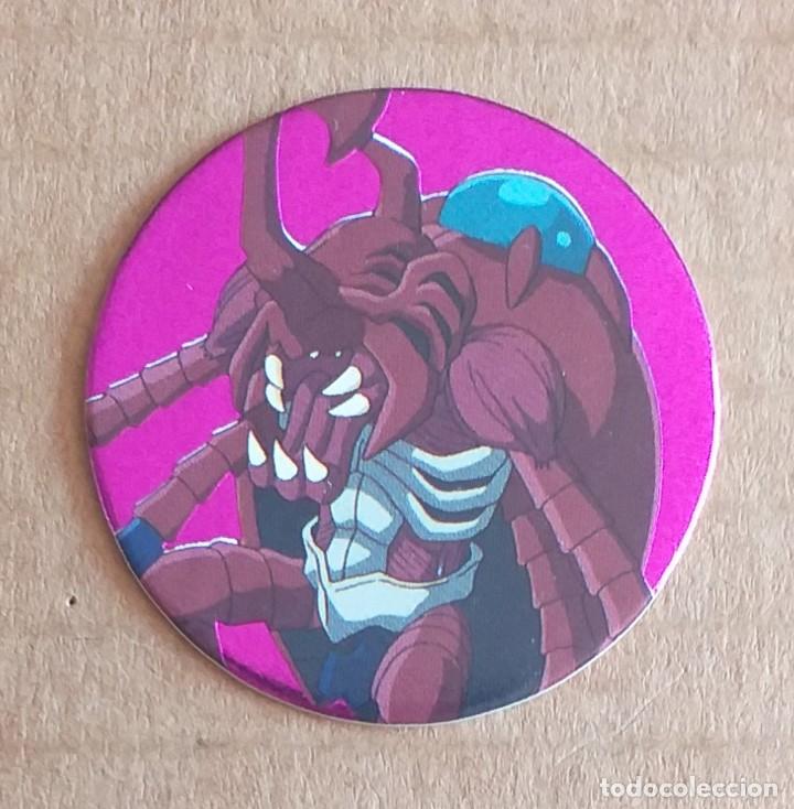 Juguetes antiguos y juegos de colecci&oacute;n: Tazo N&ordm; 117 MegaKabuterimon DIGIMON Fondo rosa de MAGIC BOX INT.