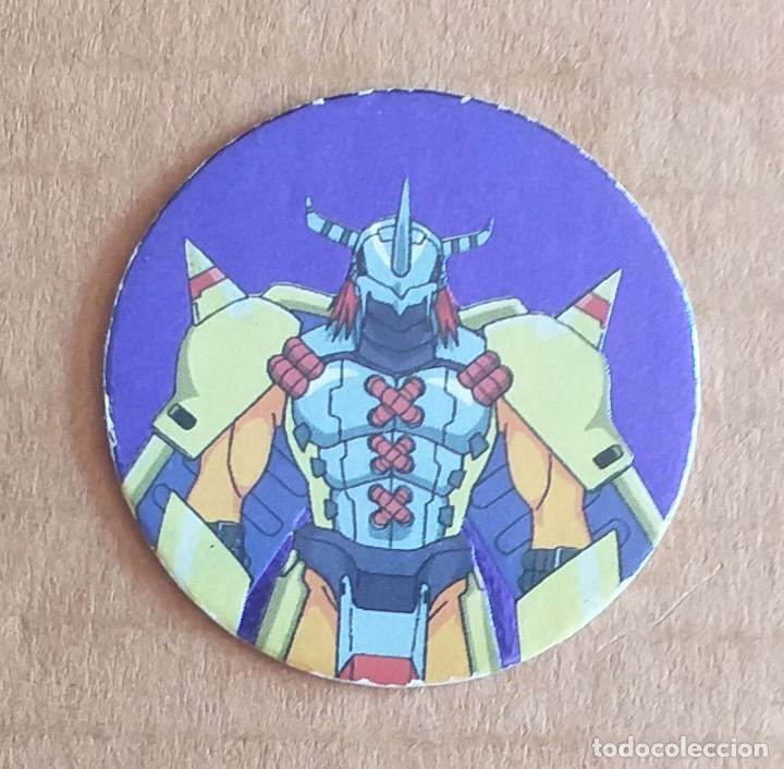 Juguetes antiguos y juegos de colecci&oacute;n: Tazo N&ordm; 122 WarGreymon DIGIMON Fondo azul de MAGIC BOX INT.