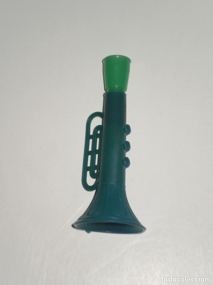 Juguetes antiguos y Juegos de colecci&oacute;n: TROMPETA DE PLASTICO TIPICA DE LOS QUIOSCOS EN LOS A&Ntilde;OS 70/80 . RESTOS DE ALMACEN