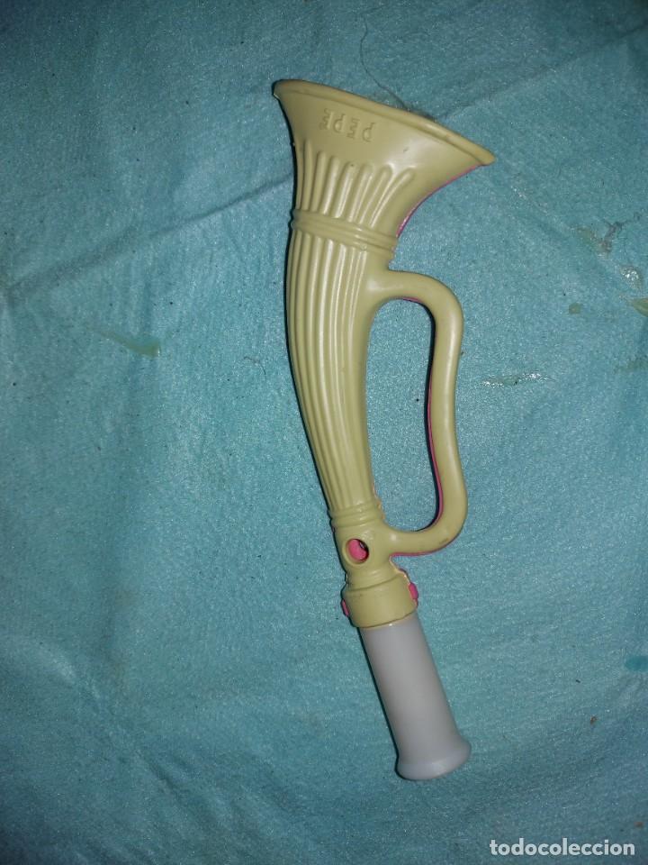 Juguetes antiguos y Juegos de colecci&oacute;n: TROMPETA DE PLASTICO - JUGUETE DE PE PE