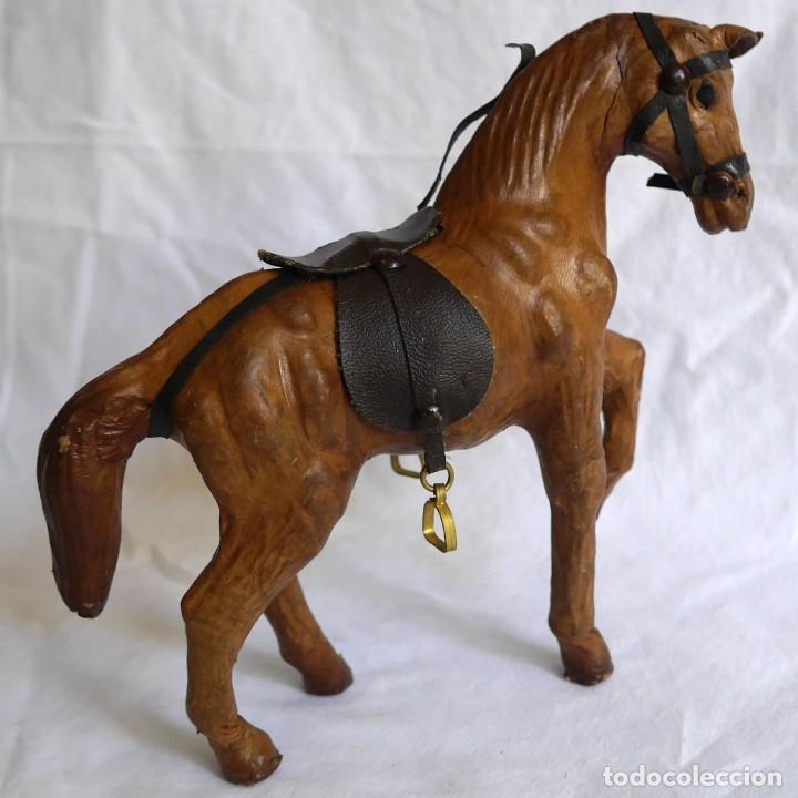 Juguetes antiguos y juegos de colecci&oacute;n: Antiguo caballo de juguete forrado en cuero, ojos de vidrio o cristal