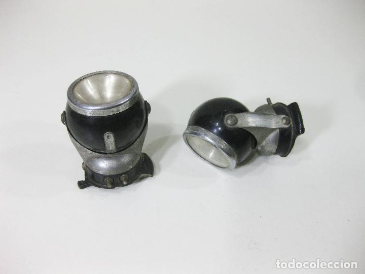 Jouets Anciens et Jeux de collection: PAREJA DE ANTORCHAS O LINTERNAS PARA LA CABEZA O CASCO DE LA MARCA JUGUETES Y ESTUCHES SA