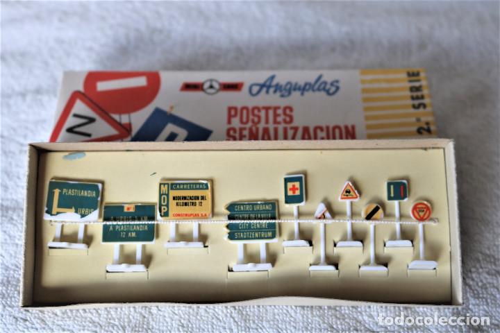 Juguetes antiguos y Juegos de colecci&oacute;n: POSTES DE SE&Ntilde;ALIZACI&Oacute;N 2&ordf; SERIE - ANGUPLAS - MINICARS - CON SU CAJA Y INSTRUCCIONES