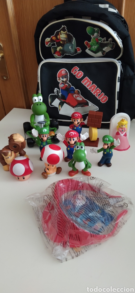 Juguetes antiguos y Juegos de colecci&oacute;n: Lote figuras y objetos Mario Bros, mochila original Nintendo
