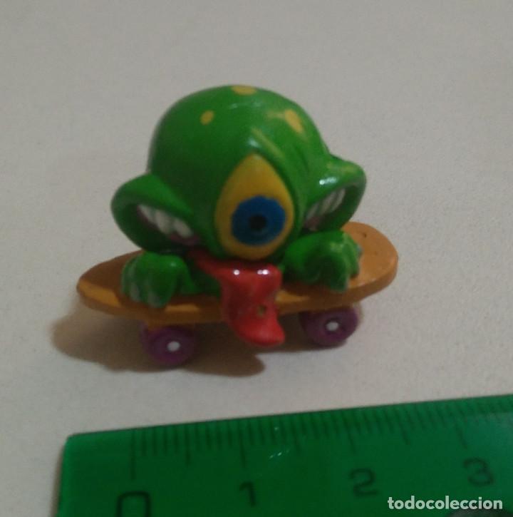 Juguetes antiguos y Juegos de colecci&oacute;n: figura mondesir mu&ntilde;eco mu&ntilde;equito figurita ojo skater monstruo monstruito patinete patin skate mini