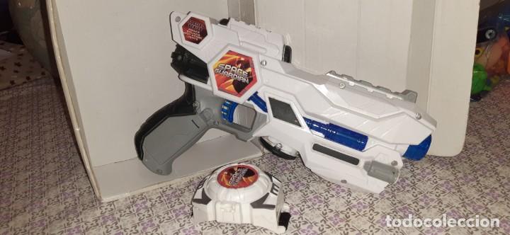 Jouets Anciens et Jeux de collection: PISTOLA CON SONIDO LASER Y PULSERA SPACE GUARDIAN