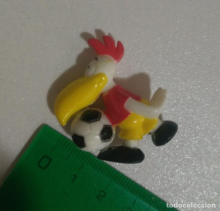 Juguetes antiguos y Juegos de colecci&oacute;n: figura gallo animal yoplait mu&ntilde;eco deporte figurita mu&ntilde;equito miniatura mini futbolista futbol sport