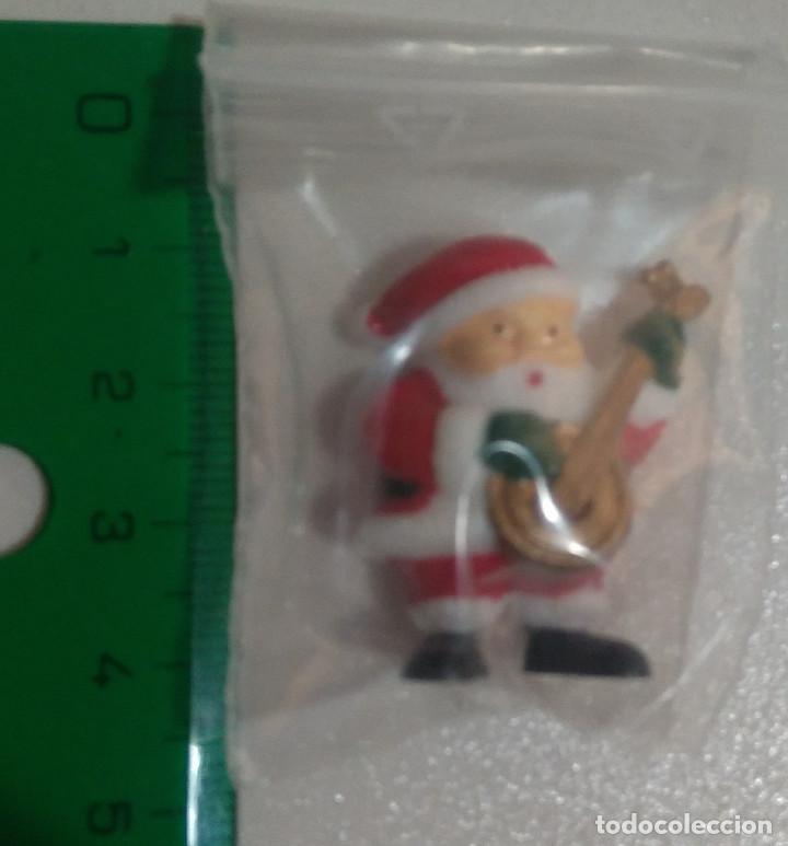 Juguetes antiguos y Juegos de colecci&oacute;n: mu&ntilde;eco mu&ntilde;equito figurita figura mini papa noel mu&ntilde;eco navidad santa claus navide&ntilde;o banjo