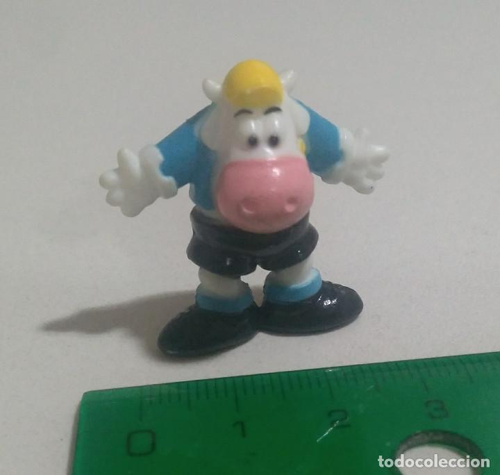 Juguetes antiguos y Juegos de colecci&oacute;n: jugador futbolista futbol mu&ntilde;eco figura deporte mu&ntilde;equito mini futbolero portero toro o vaca yoplait
