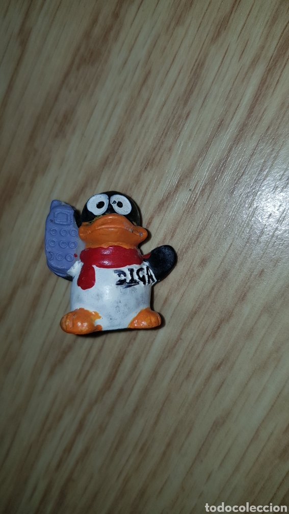 Juguetes antiguos y Juegos de colecci&oacute;n: Figura resina ping&uuml;ino con m&oacute;vil t&iacute;pico rosc&oacute;n de reyes Navidad