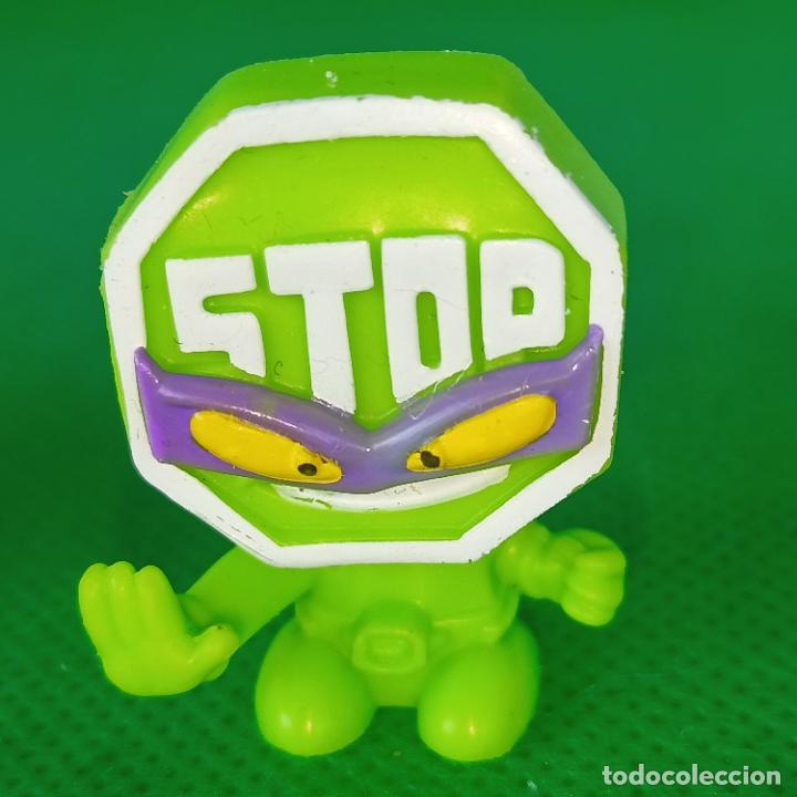 Juguetes antiguos y Juegos de colecci&oacute;n: Superzings Serie 4, Barry Blocker 283