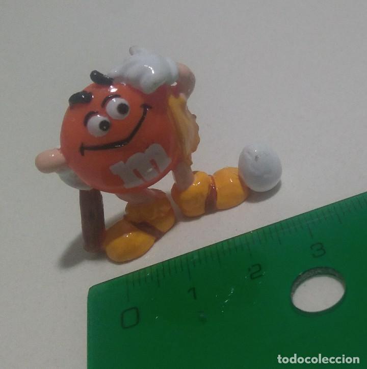 Juguetes antiguos y Juegos de colecci&oacute;n: emanem mini emanems mu&ntilde;eco mu&ntilde;equito figurita figura naranja orange troglodita prehistoria mars