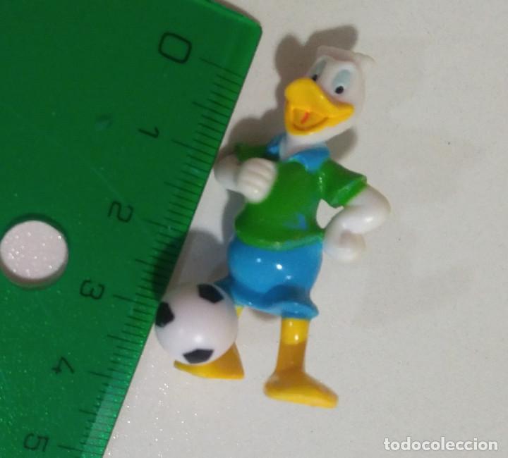 Juguetes antiguos y juegos de colecci&oacute;n: coleccion disney zaini futbol futbolistas figurita miniatura figura mu&ntilde;eco pato gontran pelota balon