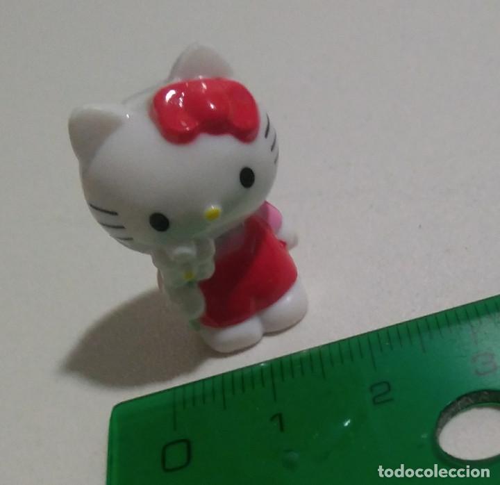 Juguetes antiguos y Juegos de colecci&oacute;n: hello kitty kity mu&ntilde;eco figura miniatura mini lazo mu&ntilde;equito con flor figurita