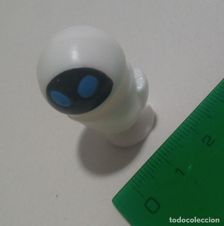Juguetes antiguos y juegos de colecci&oacute;n: figura zaini wall e robot mu&ntilde;eco eva mu&ntilde;eco figurita disney pixar miniatura d huevo sorpresa