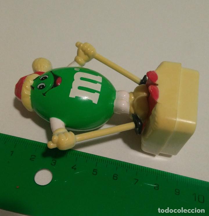 Juguetes antiguos y Juegos de colecci&oacute;n: emanem esquiador ski emanems mu&ntilde;eco mu&ntilde;equito figurita figura verde green m&ms m & m esqui deportes