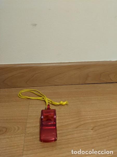 Brinquedos antigos e Jogos de cole&ccedil;&atilde;o: SILBATO ROJO CON CUERDA AMARILLA