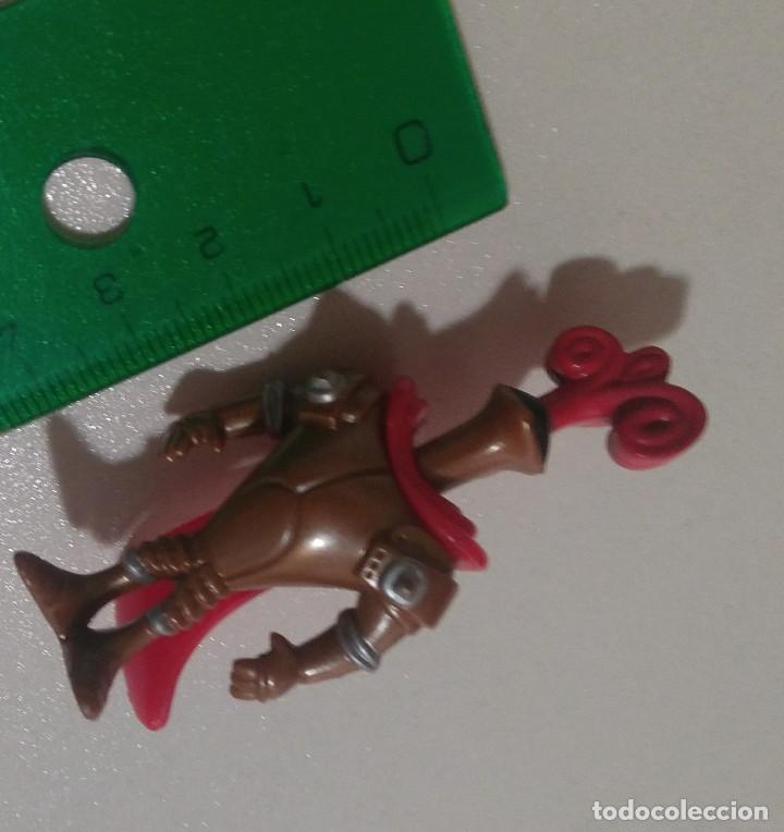Juguetes antiguos y Juegos de colecci&oacute;n: KINDER FIGURA mini funny castle SOLDADO MEDIEVAL EDAD MEDIA CABALLERO armadura