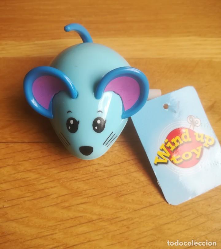 Juguetes antiguos y Juegos de colecci&oacute;n: RATON RATONCITO AZUL A CUERDA. MUEVE LA COLA. NUEVO